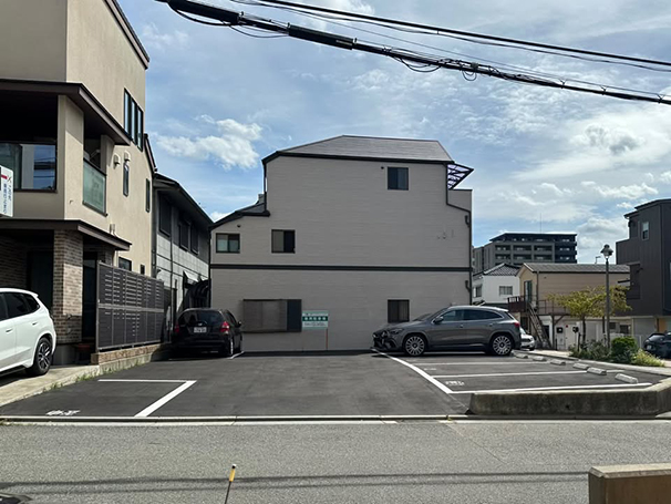 東側駐車場